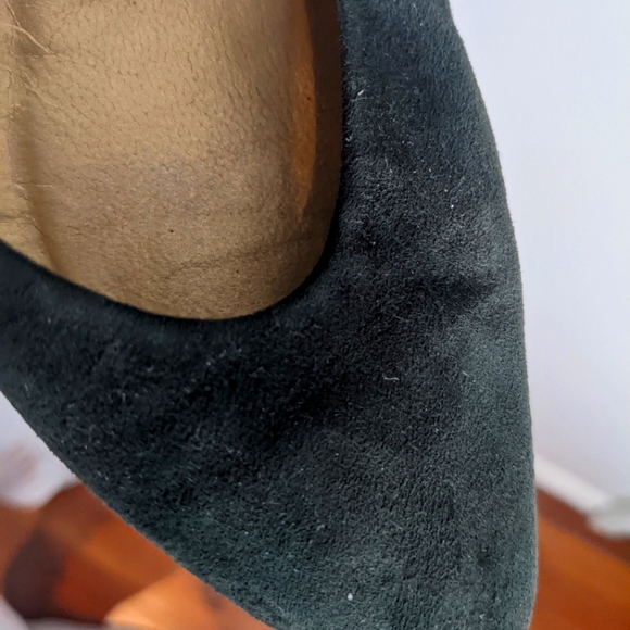 ✨  any 2 items for $20 ✨ Vintage Forest Green suede pumps - Picture 2 of 4
